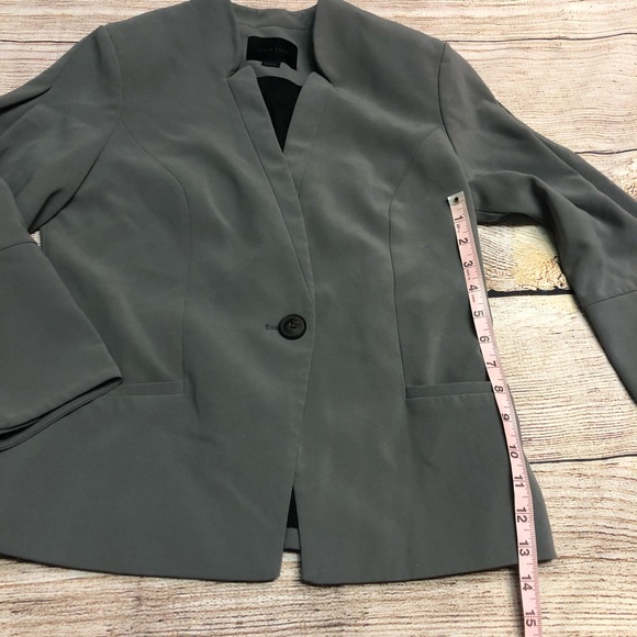 August 1 Eight Blazer - Picture 3 of 8